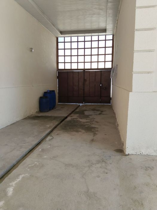 Uy sotiladi. Дом продается.