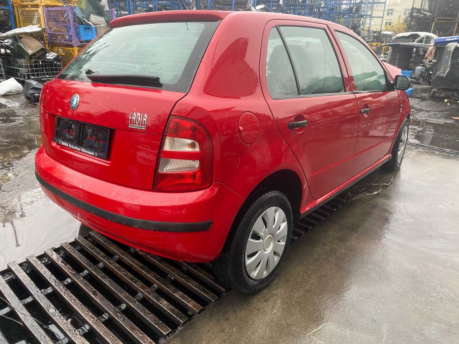 dezmembrez skoda fabia 1 cod motor AZF/usa fata/hayon fabia 1/oglinzi