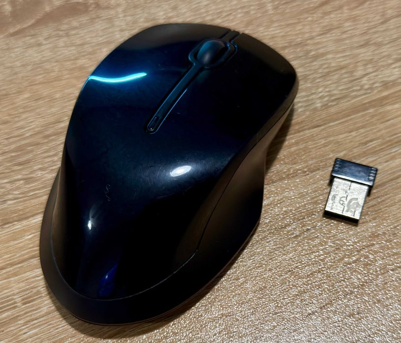 Toshiba Satellite C855-1Q9, AMD, оригинален Windows + мишка HP и кейс