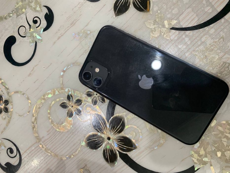 Продам Айфон 11 в хор.сост