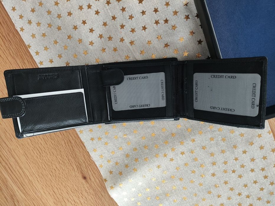 НОВ Комплект за подарък портфейл + химикалка