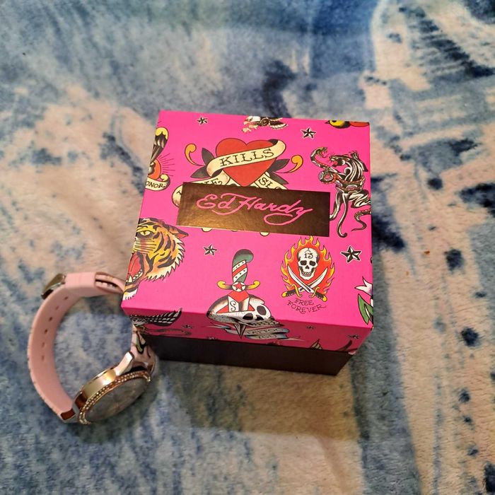 Продавам часовник Ed Hardy kills