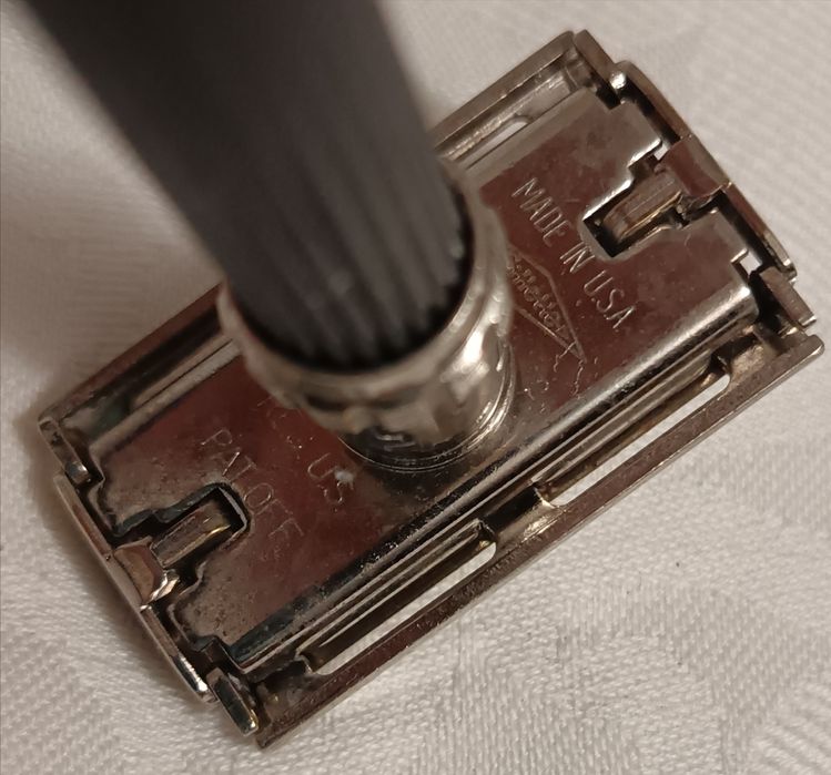 Рядък модел самобръсначка Gillette Super Adjuatable "Black Beatu" 1974 година.