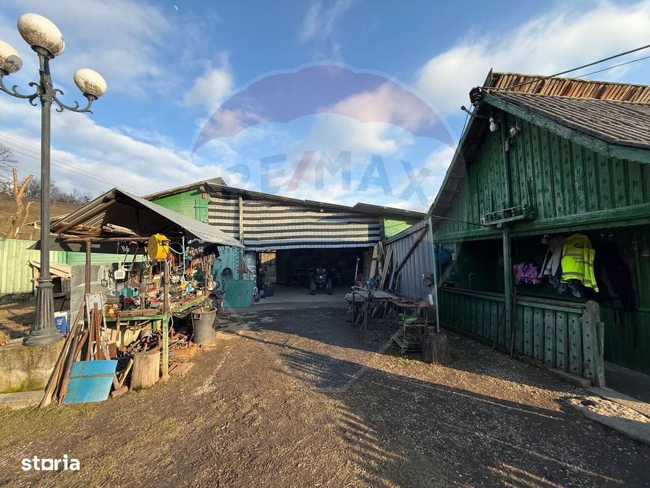 Casa cu teren de vanzare Golesti-Ramnicu Valcea / Manastirea Filimon