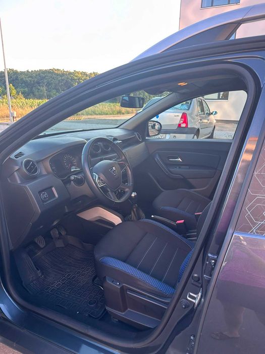 Vând Dacia Duster