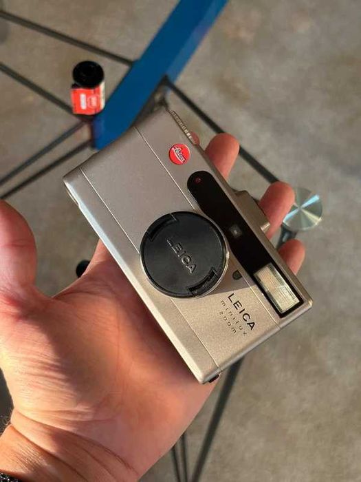 Leica Minilux Zoom - aparat foto pe film 35mm point and shoot