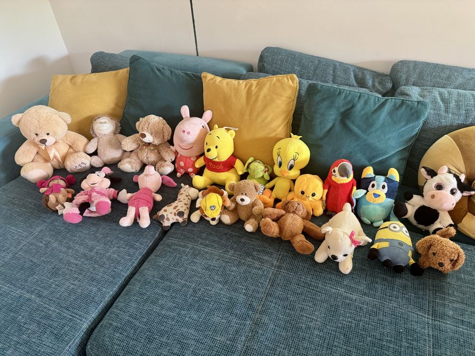 Пълен кош с плюшени играчки