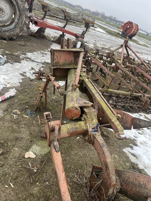 Vand toate utilajele