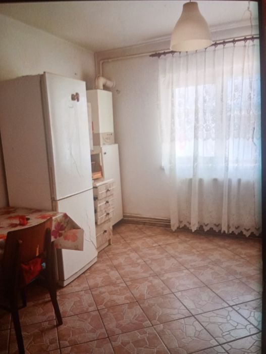 Închiriez apartament cu doua camere