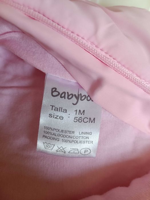 Зимен космонавт момиче с подарък одеялце