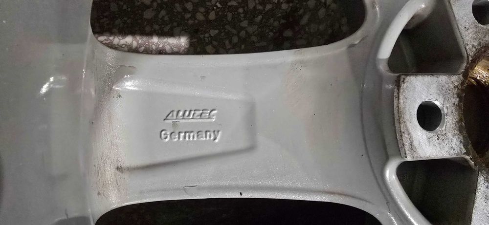 Джанти Alutec 7.5x19 5x114.3 67.1 със зимни гуми Hankook 235/50R19