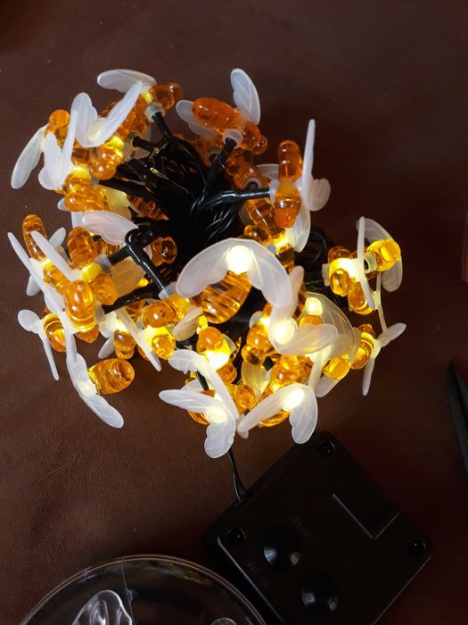 Соларни лампи пчелички