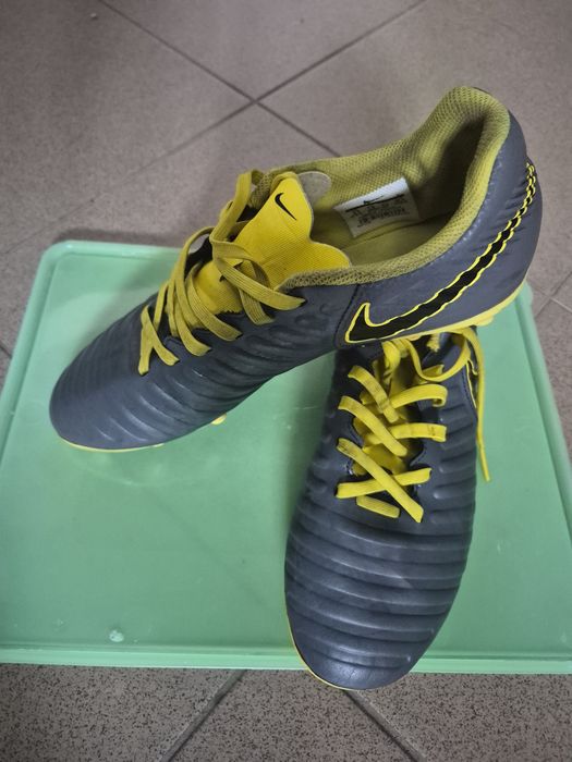 Vând 2 perechi Ghete fotbal  Nike