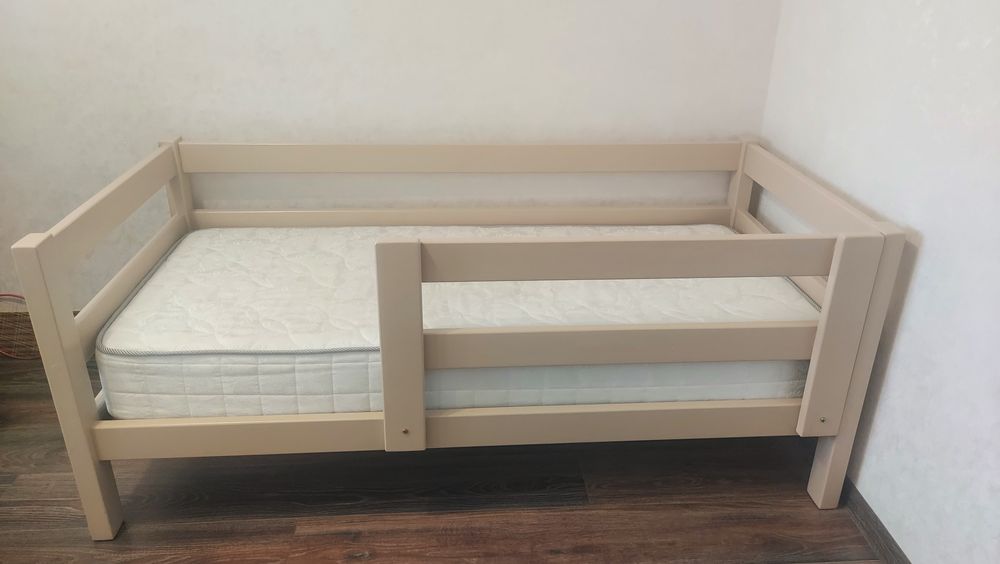 Кровать детская с матрасом