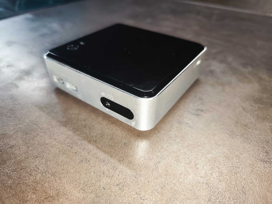 Intel NUC 16GB RAM/256GB SSD (Proxmox, Home Assistant, Raspberry)