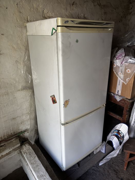 Холодильник рабочий за 10к