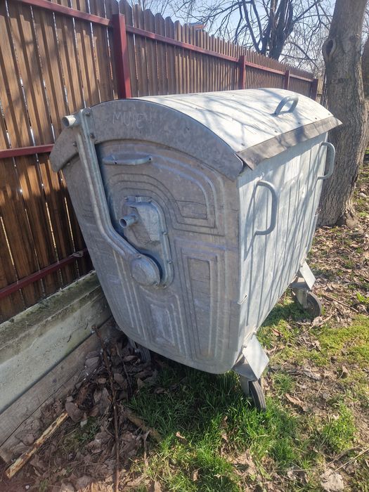 vand tomberon de gunoi