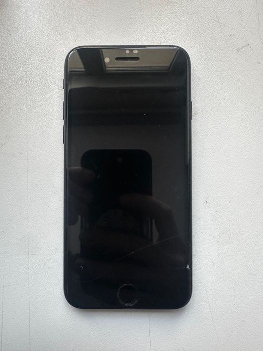 Продам Iphone SE 2020 года 128Gb