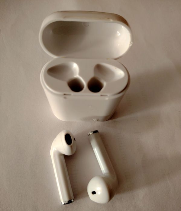 Airpods naushnik satiladi
