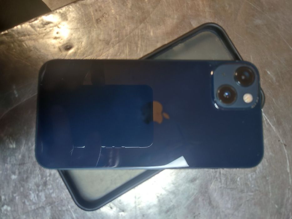 Iphone 13  чист