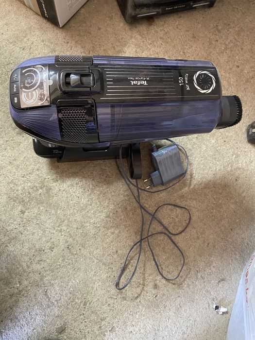 Продам вертикальный беспроводной пылесос Tefal X-Force Flex