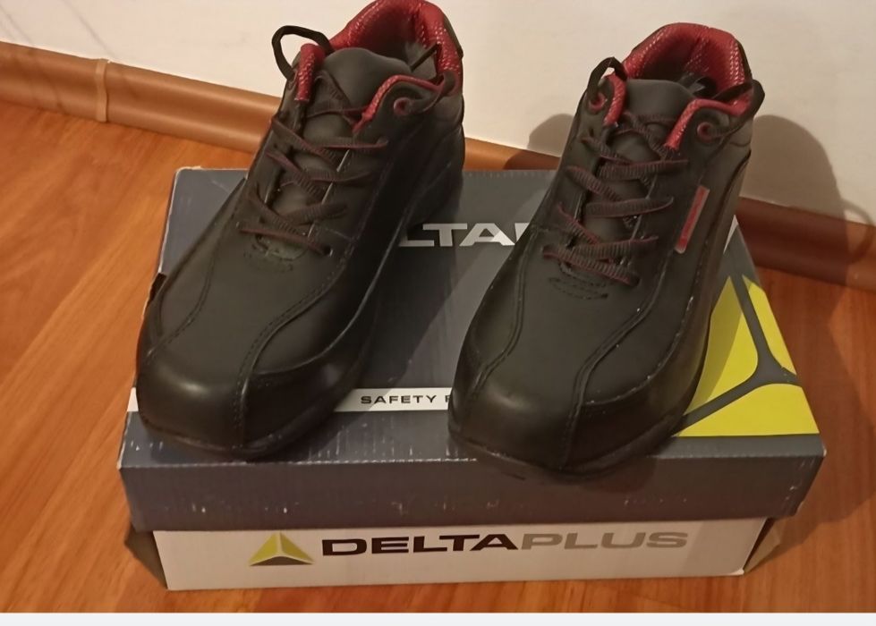 Bocanci de lucru cu bont metalic