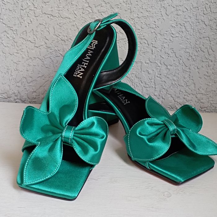 Босоножки  новые