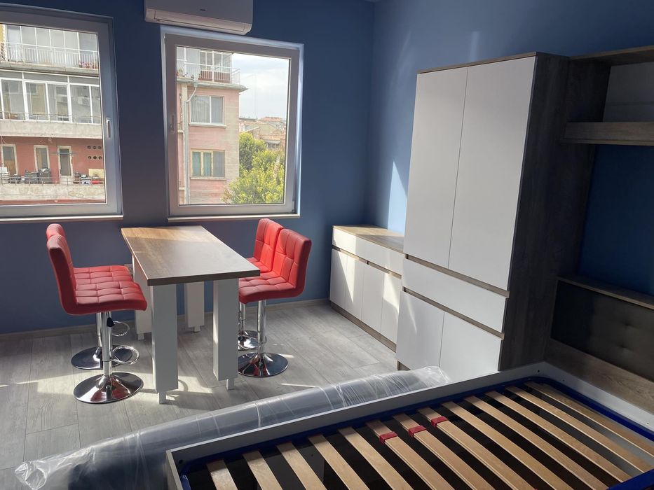 Дава се под наем Едностаен апартамент в Варна, ЖП Гара - 48 кв.м за 550 € - Снимка #2