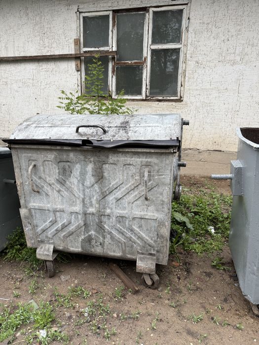 Мусорный контейнер