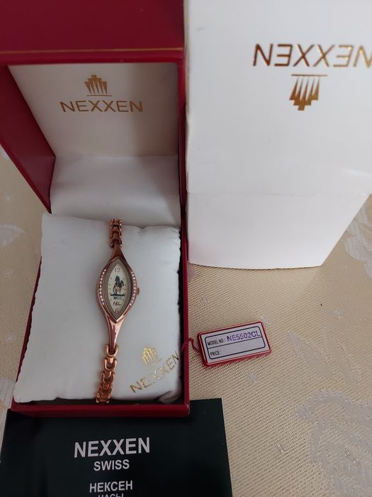 Часы наручные женские.