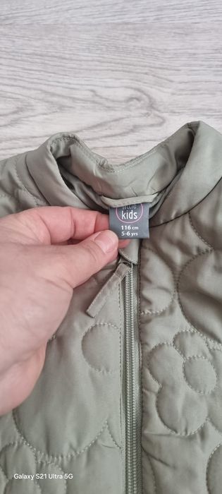 Продавам Детски якета и елек за момиче