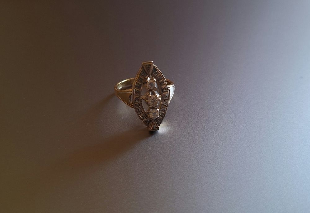 Перстень 750 проба, бриллианты