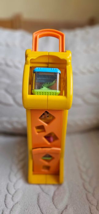 Музикален жираф на Fisher price с пет  кубчета