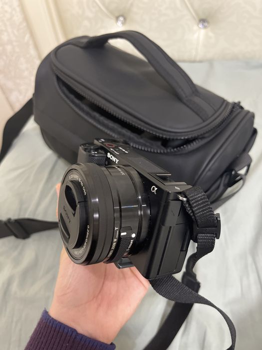 СРОЧНО ПРОДАМ Sony ZV-E10 фотоаппарат