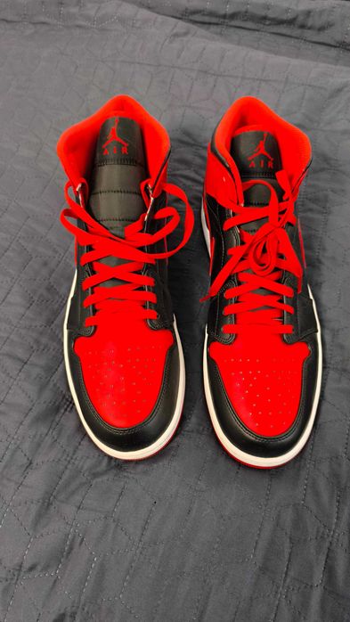 Маратонки Nike Jordan 1 Mid и Nike Jordan Retro High OG