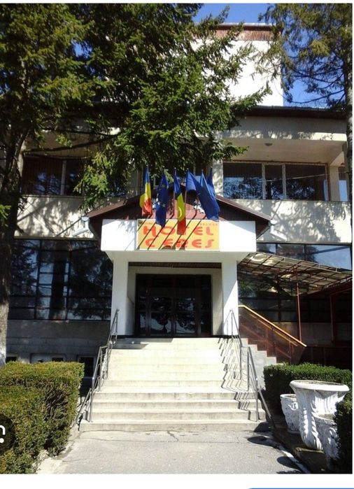 Inchiriez/ schimb spatiu comercial statiunea Bala