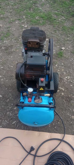 Compresor aer Italian , ABAC , la 220 volti