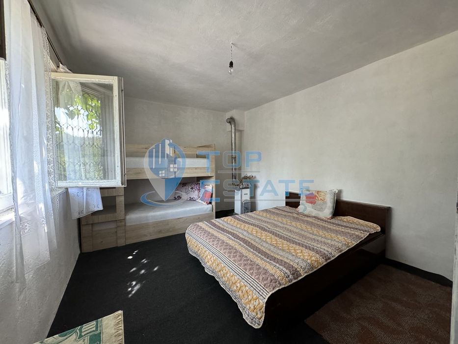 Масивна тухлена къща с прекрасна панорамна гледка в с. Габровци, обла