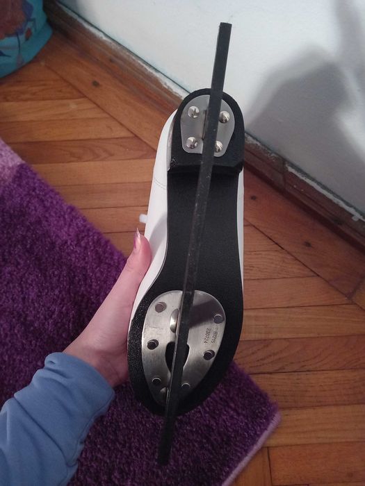 Patine albe elegante de fete marimea 40