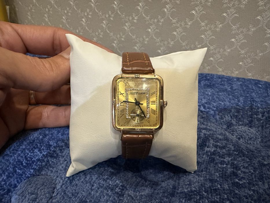 * MакТайм золотые часы с брилиантами 583 пробы со звездой смотрятся кр