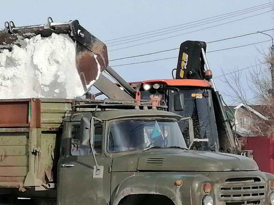 Вывоз снега Камаз с трактором