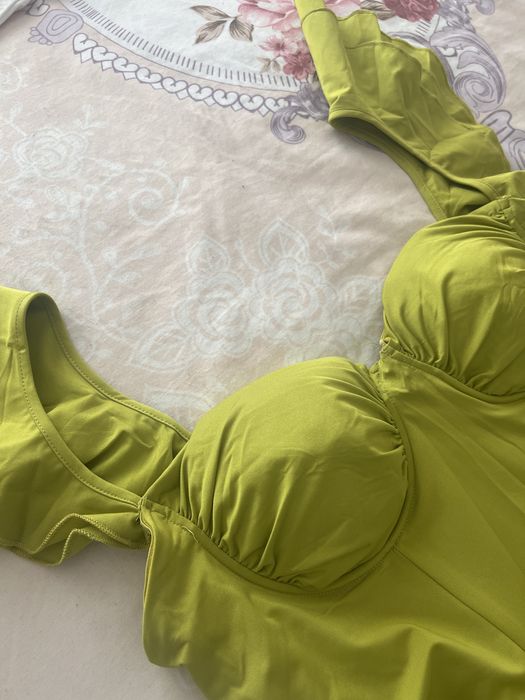 Зелена рокля по тялото