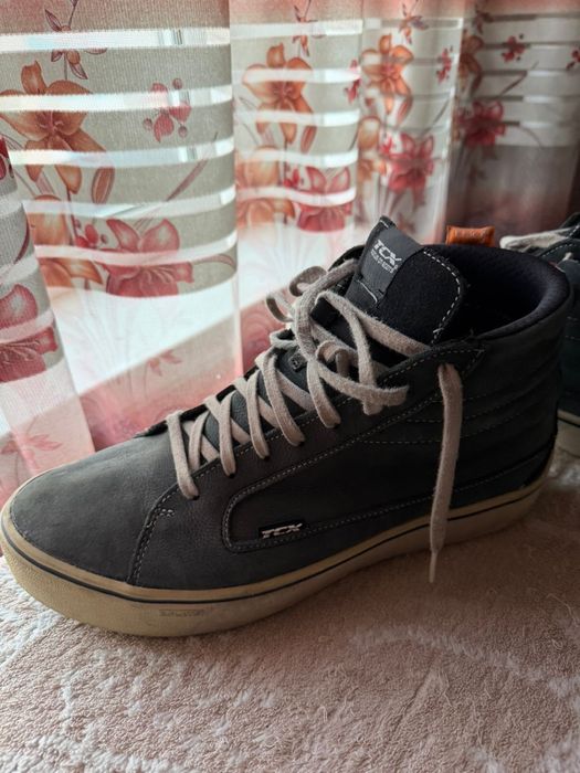 Обувь разная цена одна