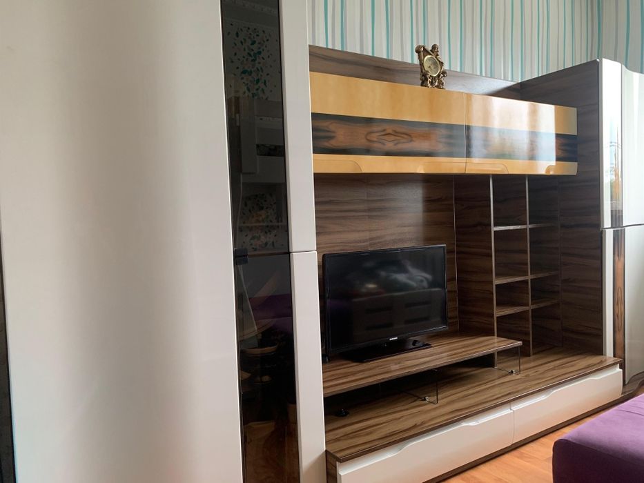 Современная ТВ стенка (гостиная)