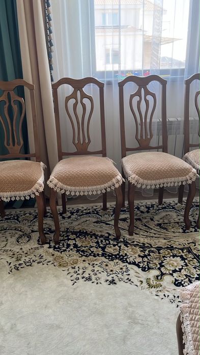 Продается витрина, комод и стулья