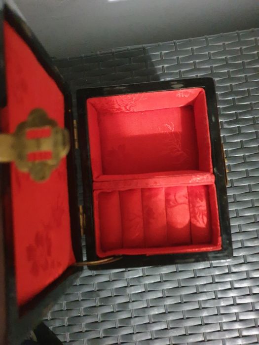 Cutie bijuteri si muzicala