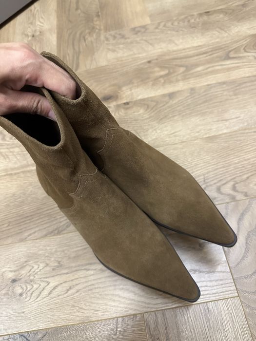 Замшевые ботильоны -казаки Zara