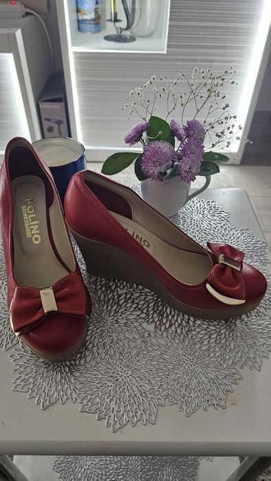 Vând pantofi piele noi marime 39