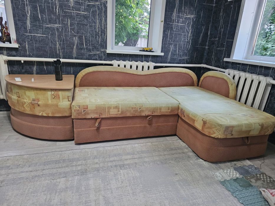 Продам диван угловой