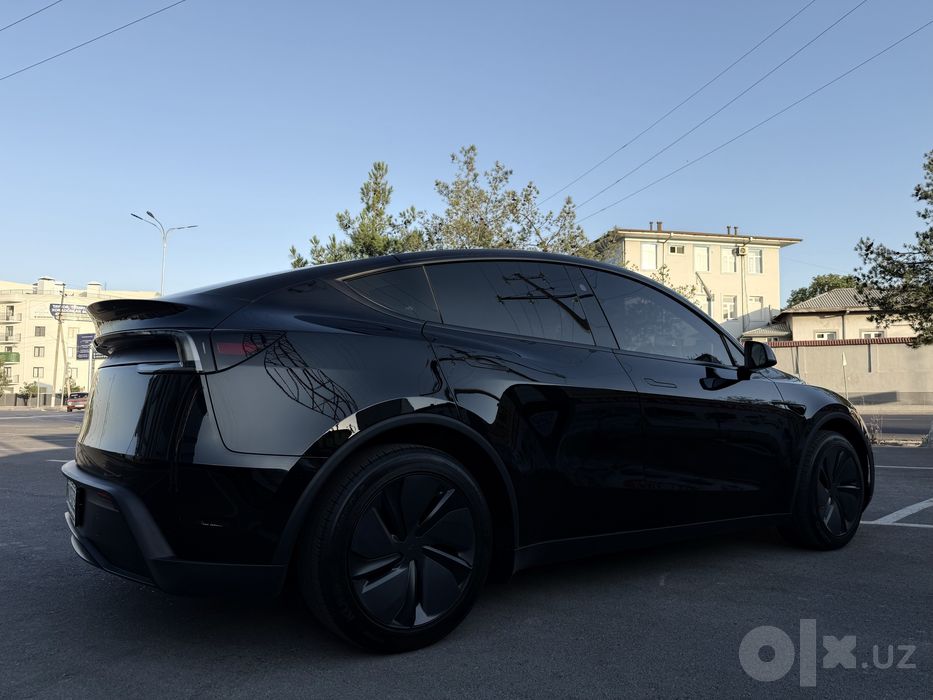Tesla model Y juniper Rwd premium